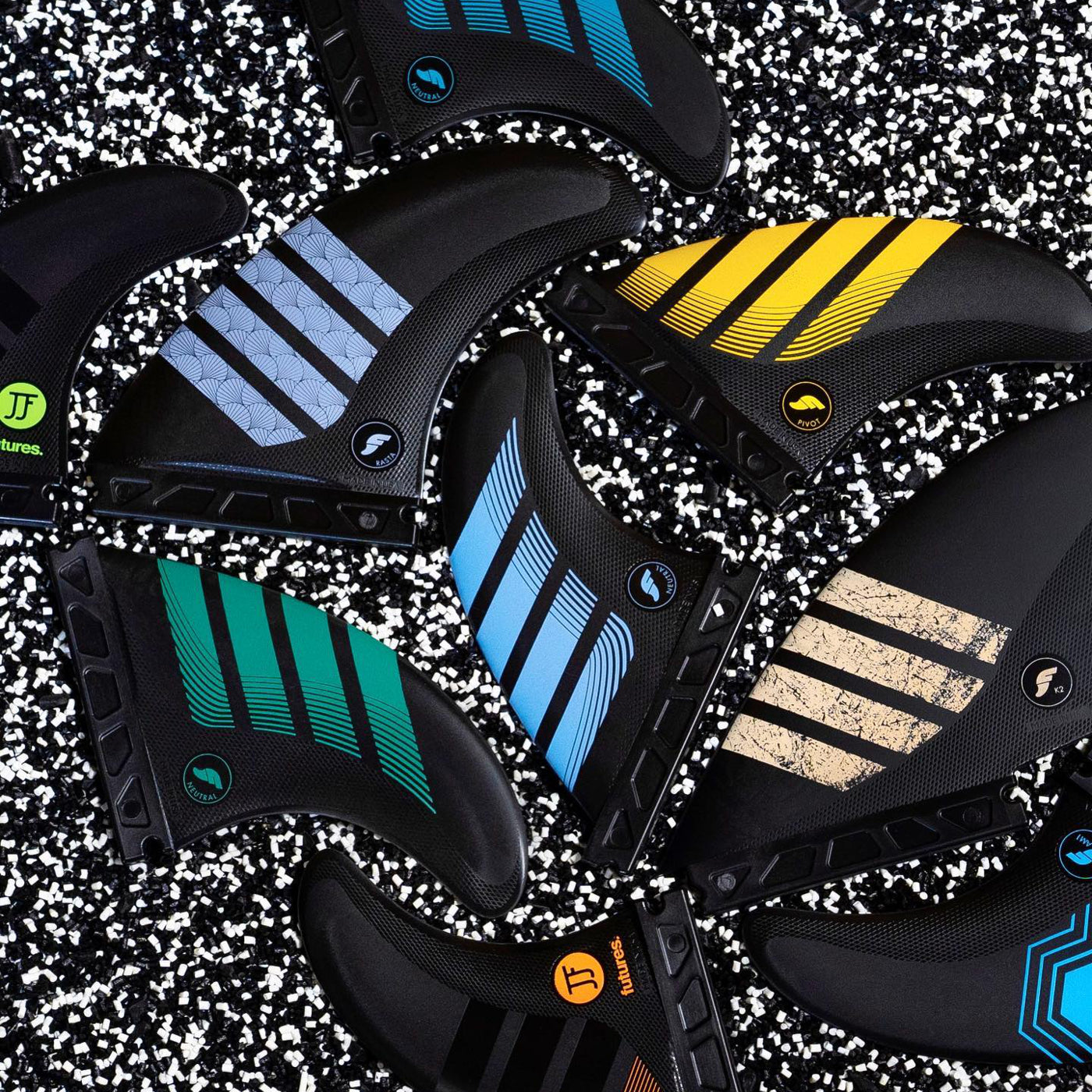 Futures - THRUSTER -  F4 Alpha Thruster - Carbon/Aqua