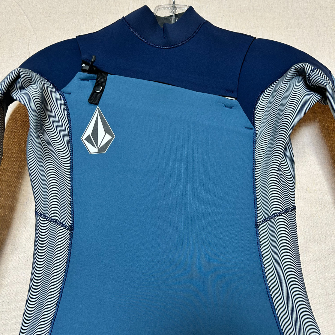 3/2 Boys Volcom Chest Zip (Blue)