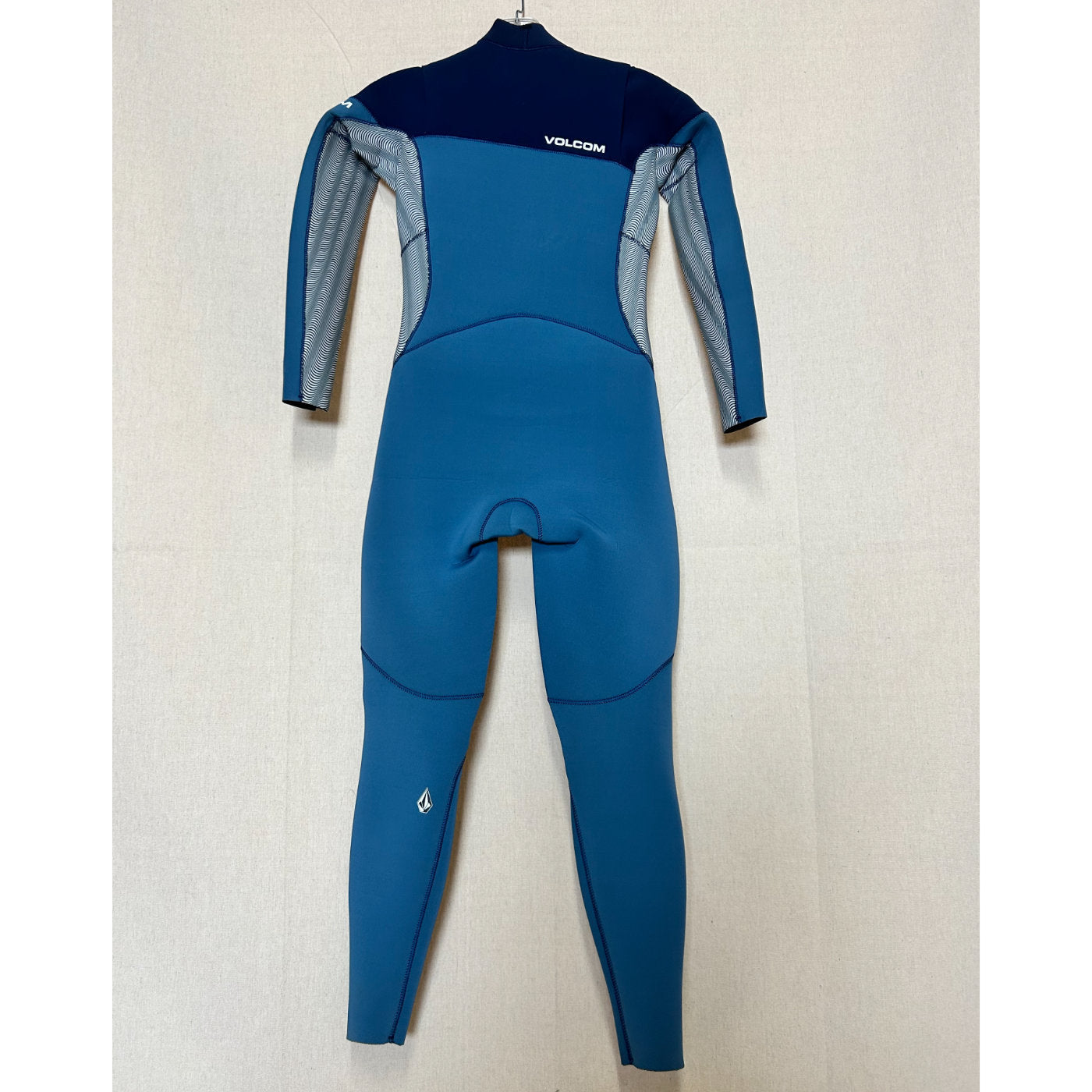 3/2 Boys Volcom Chest Zip (Blue)