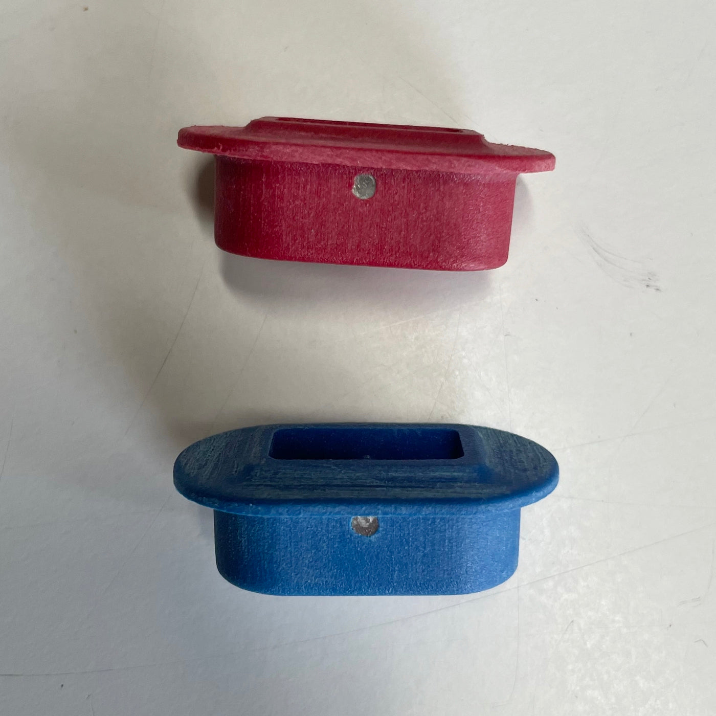 Futures leash plug