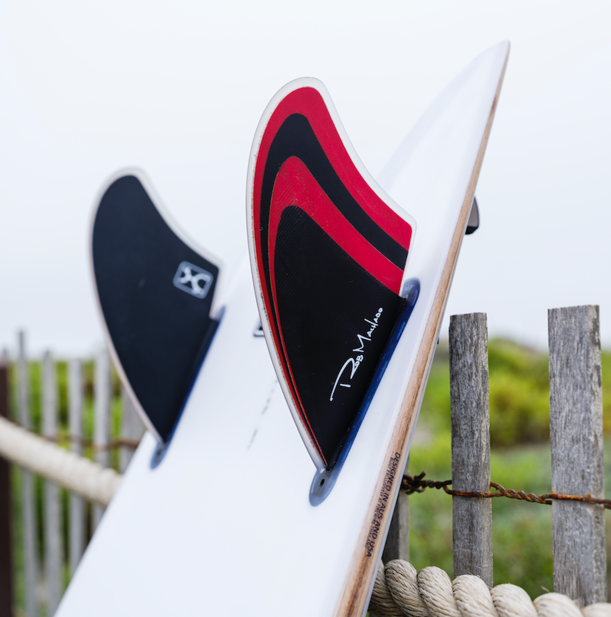 Endorfins TWIN - Machado Twin Keel single tab - Red / Black (SCREWS INTO  FUTURES FIN BOX)