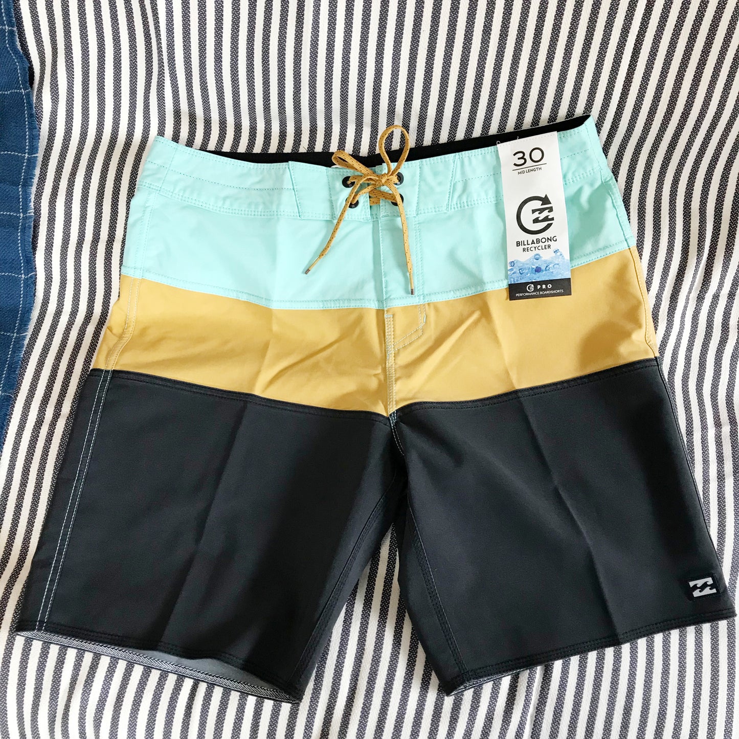 
                  
                     Boardshorts - Billabong Tribong Solid Pro - Mint (MNT) - Surf Ontario
                  
                