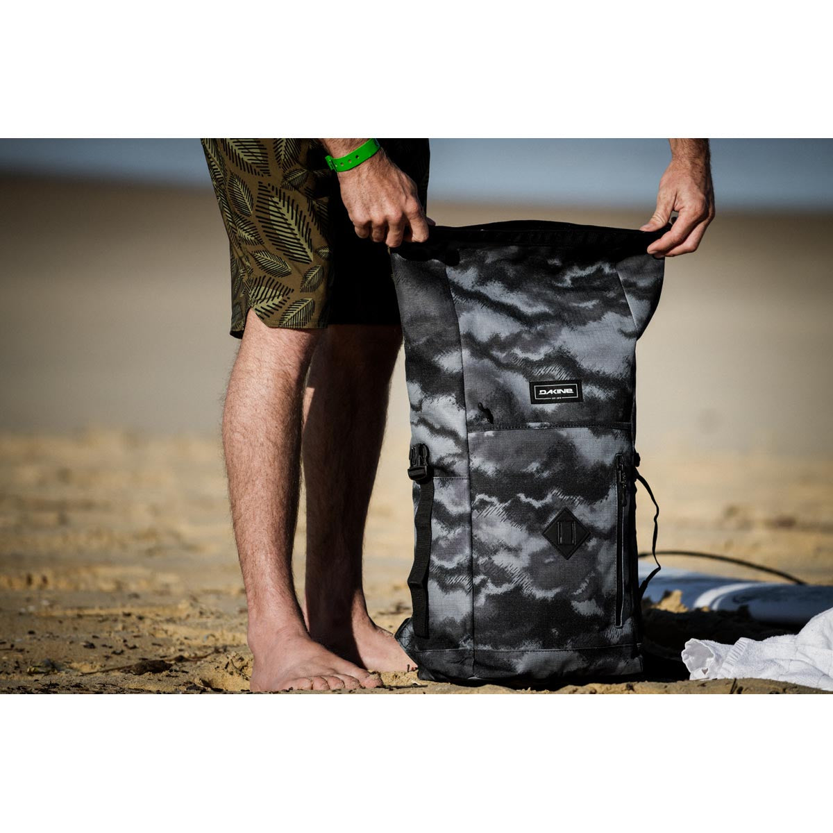 Travel Luggage - Dakine Mission Surf Roll Top Backpack 28L - Oceanfront