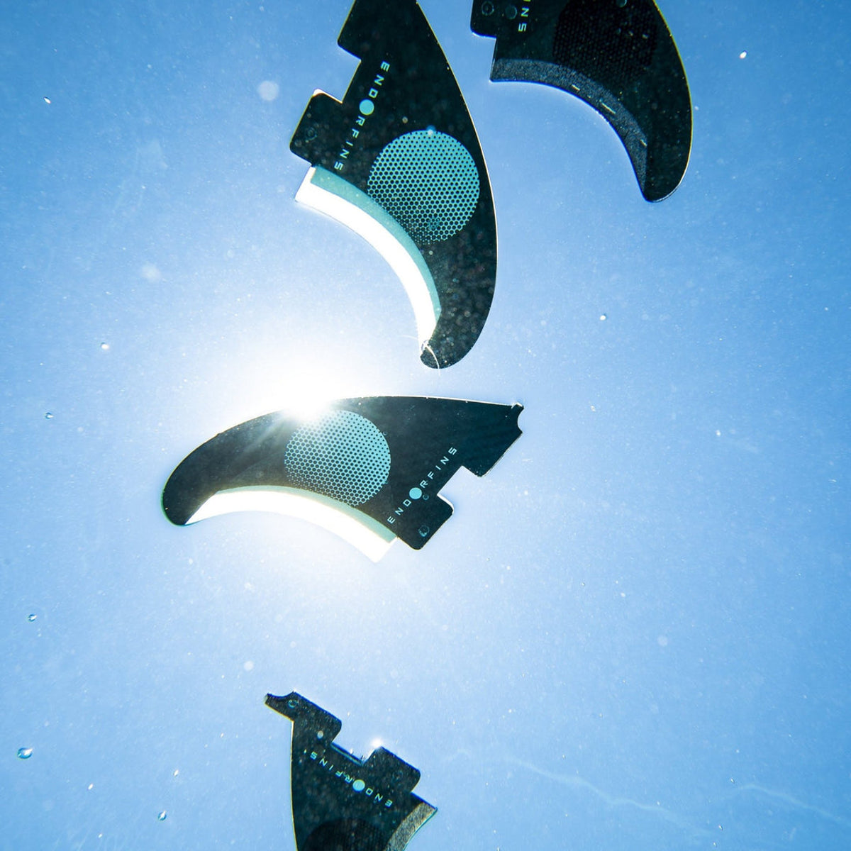 ENDORFINS THRUSTER - Slater KS1 3 Fin Medium 2 TAB - Black/White (SCREWS INTO FCS 2 FIN BOX)