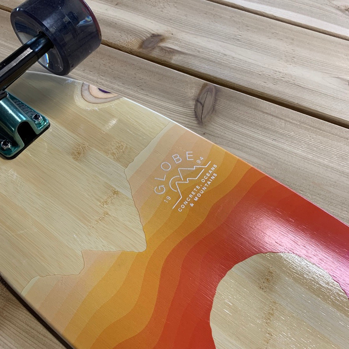 Globe - Arcadia Cruiser - Bamboo/Mountains