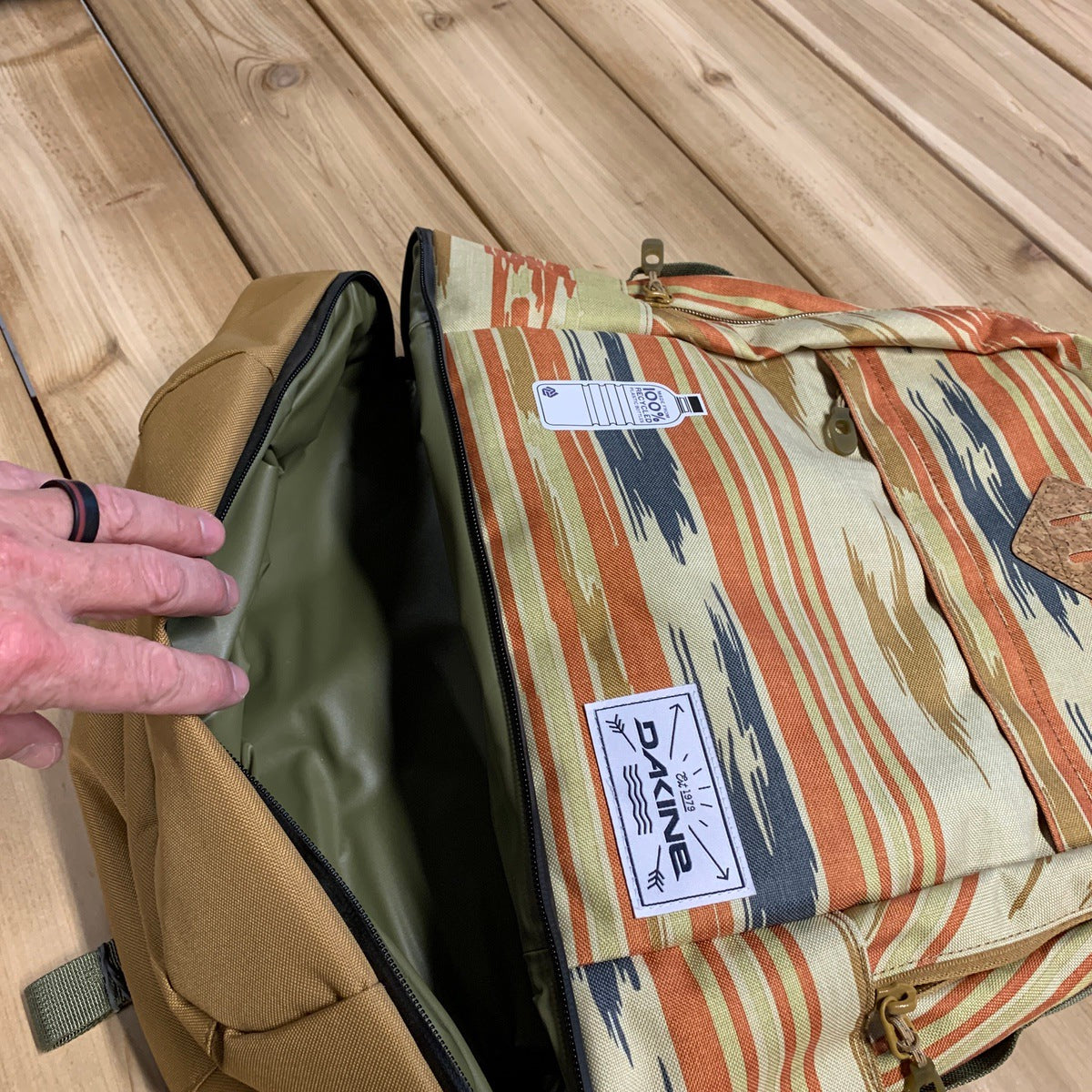 Travel Luggage - Dakine Backpack Interval Wet/Dry 24L Standstone