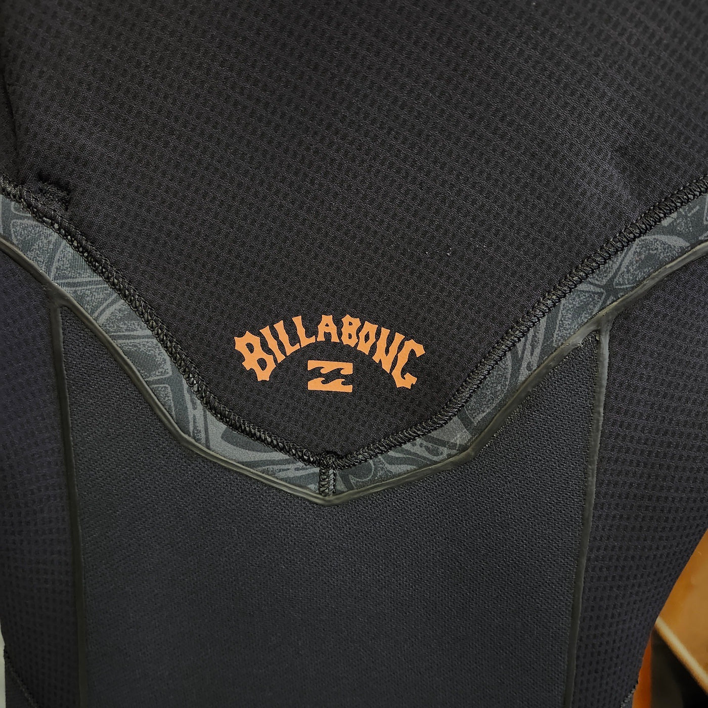 
                  
                    4/3mm Women’s Billabong Furnace Natural Chest Zip (Orange logo) - Surf Ontario
                  
                
