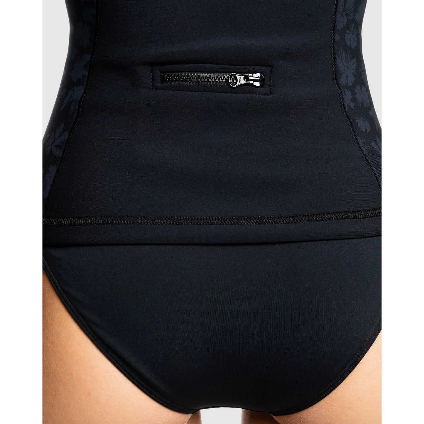 
                  
                    1mm Roxy Swell Series L/S Wetsuit Jacket Top - Blk, Grey Shadow
                  
                