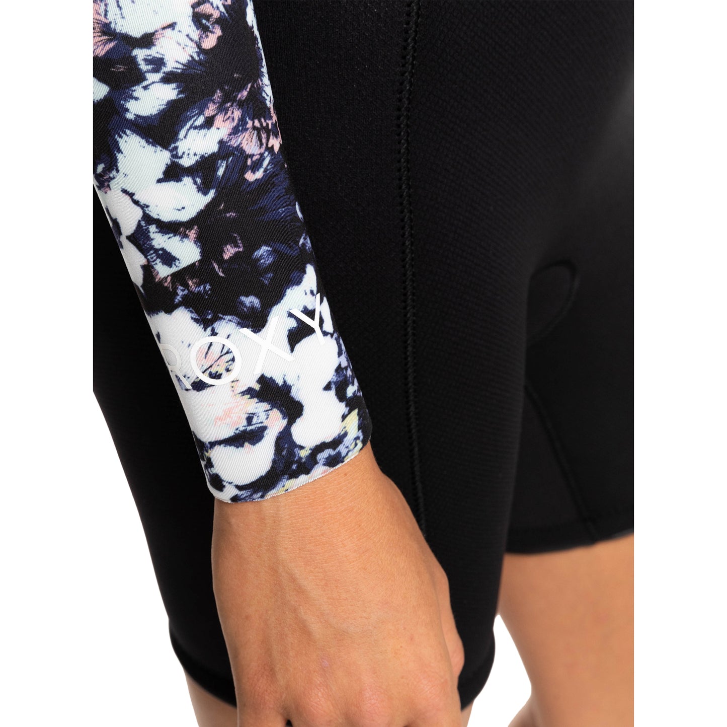 
                  
                    2.5mm Roxy Elite - Long Sleeve Front Zip Springsuit - True Black Black Flowers **1-2 WEEKS 🚚**
                  
                