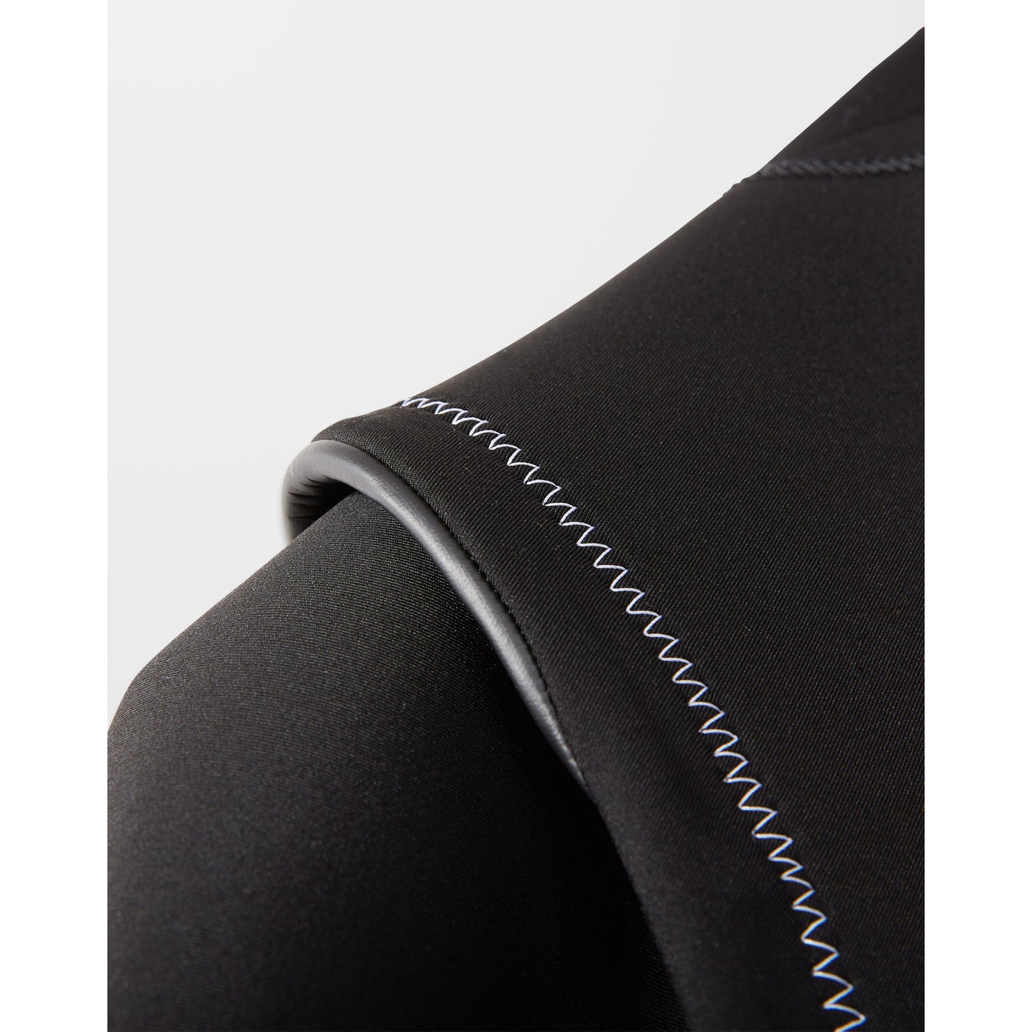 
                  
                    2/2 mm Men's Volcom Modulator Long sleeve full length wetsuit Chest Zip - Surf Ontario
                  
                