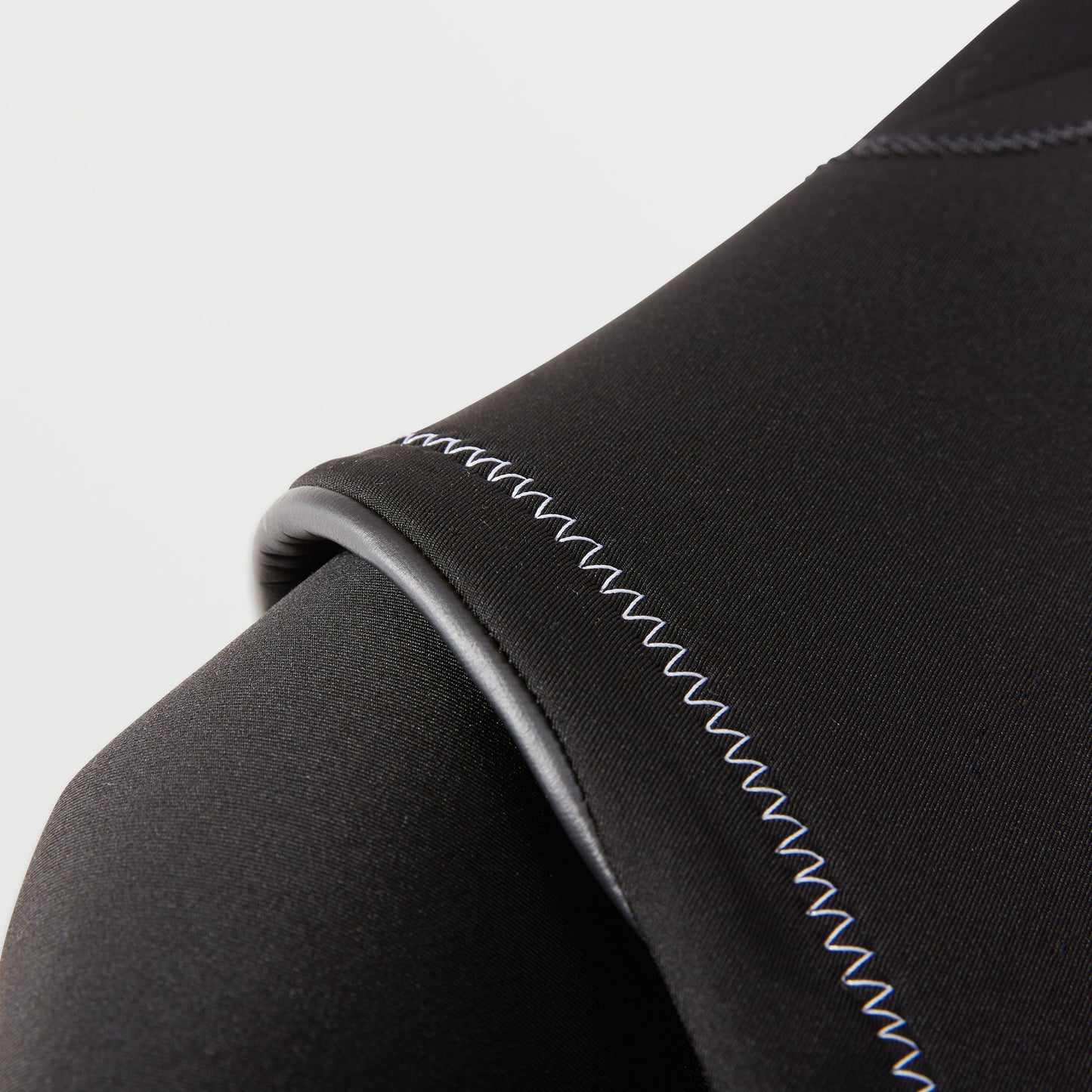 
                  
                    2/2 mm Men's Volcom Modulator Long sleeve full length wetsuit Chest Zip - Surf Ontario
                  
                