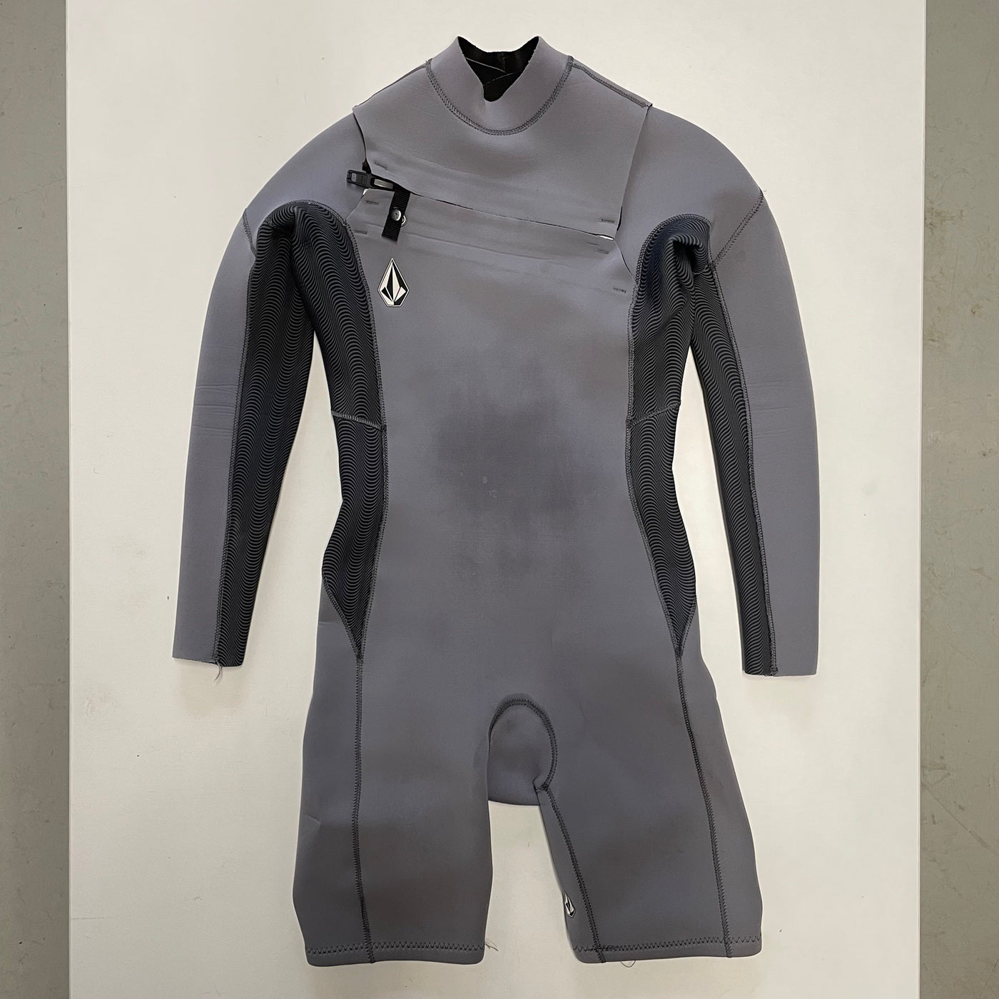 2mm Big Boys Volcom Modulator Chest Zip Long Sleeve Springsuit - Charcoal - USED* 🏷️ - Surf Ontario