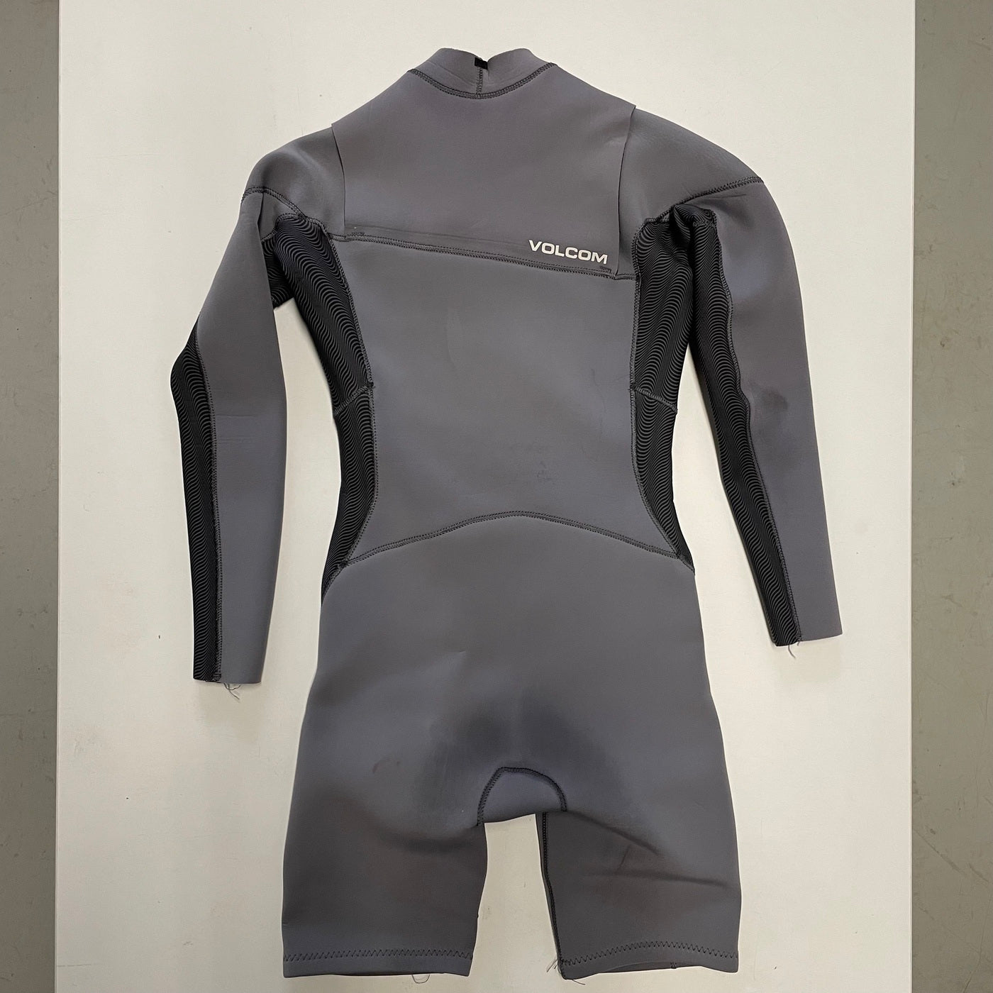 2mm Big Boys Volcom Modulator Chest Zip Long Sleeve Springsuit - Charcoal - USED* 🏷️ - Surf Ontario