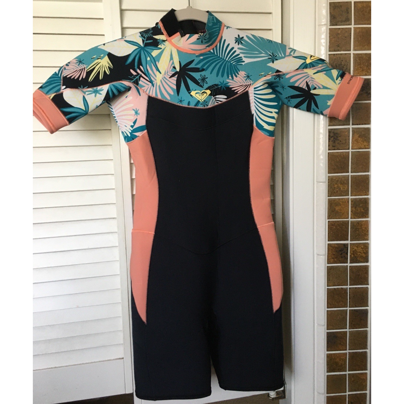 
                  
                    2mm Girl's Roxy Syncro Short Sleeve Spring Wetsuit - Green, peach, off white XKMY
                  
                