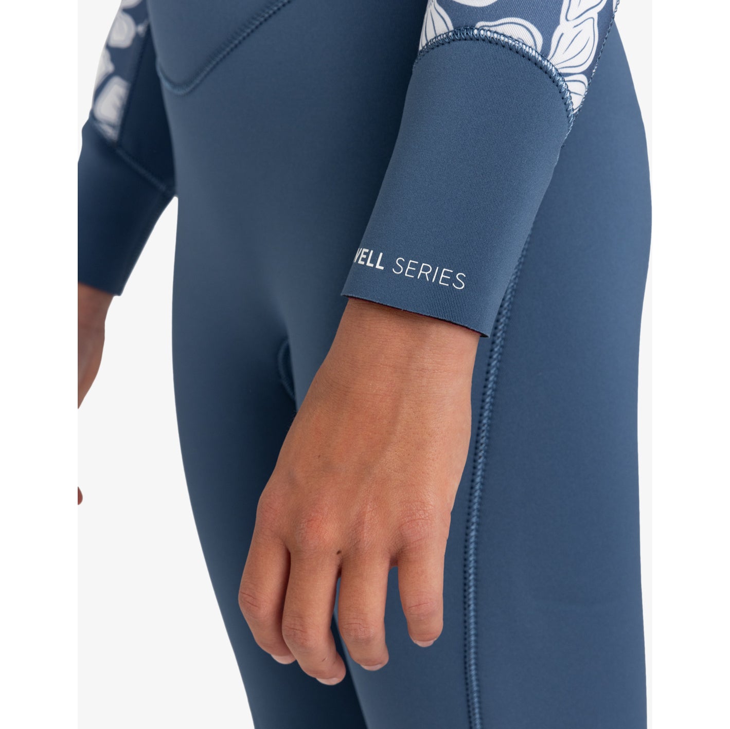 
                  
                    3/2 Girls Roxy Swell Series Chest Zip Wetsuit - Surf Ontario
                  
                