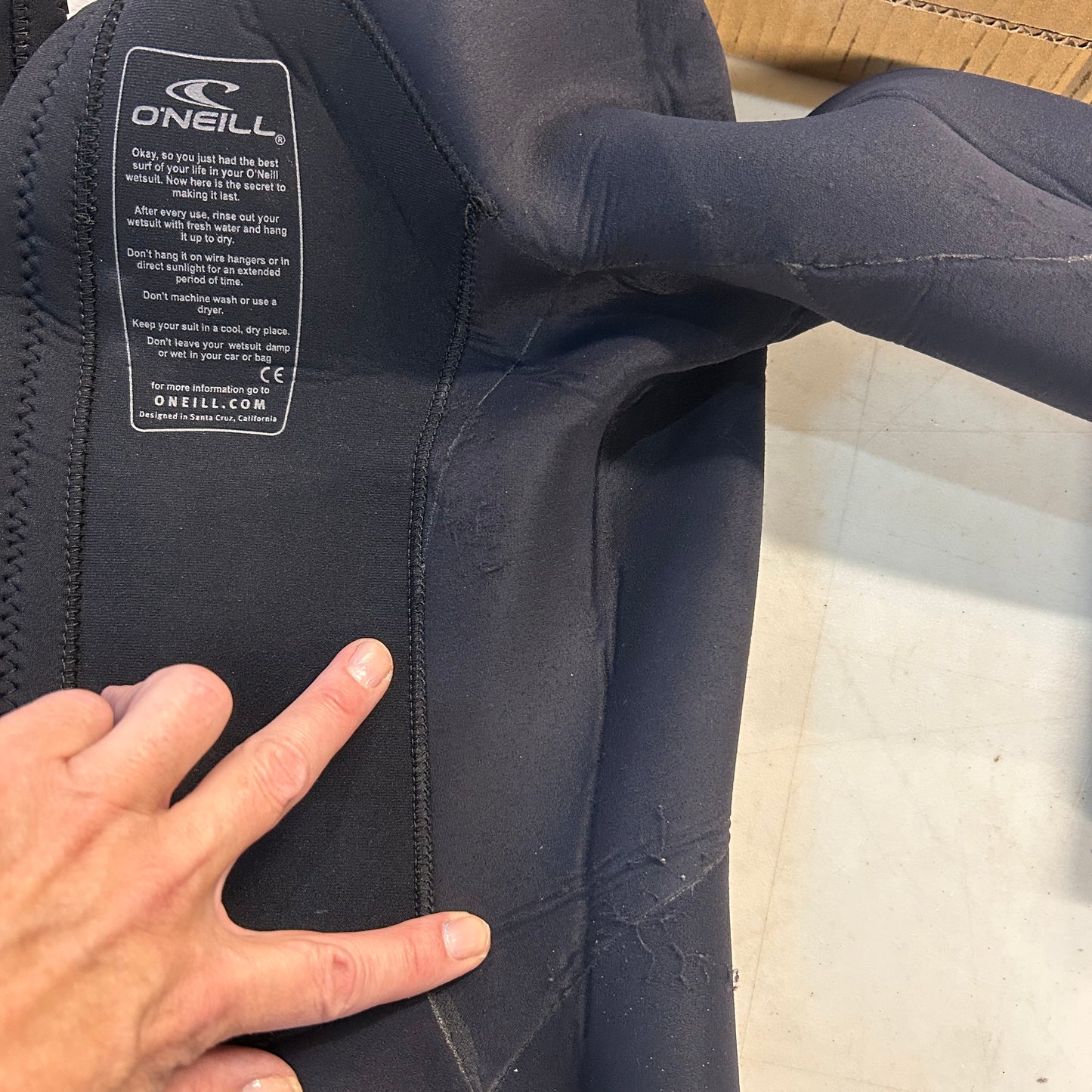 
                  
                    4/3 Womens O'Neill EPIC CT Back Zip Black - Size 12T - USED* 🏷️
                  
                
