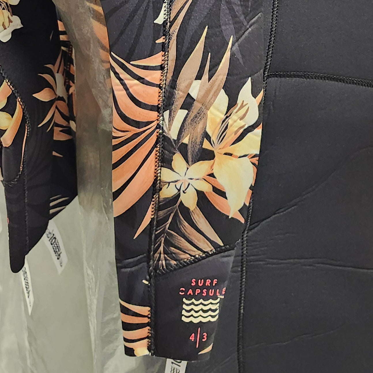 
                  
                    4/3mm Women’s Billabong Salty Daz Hooded BPB
                  
                