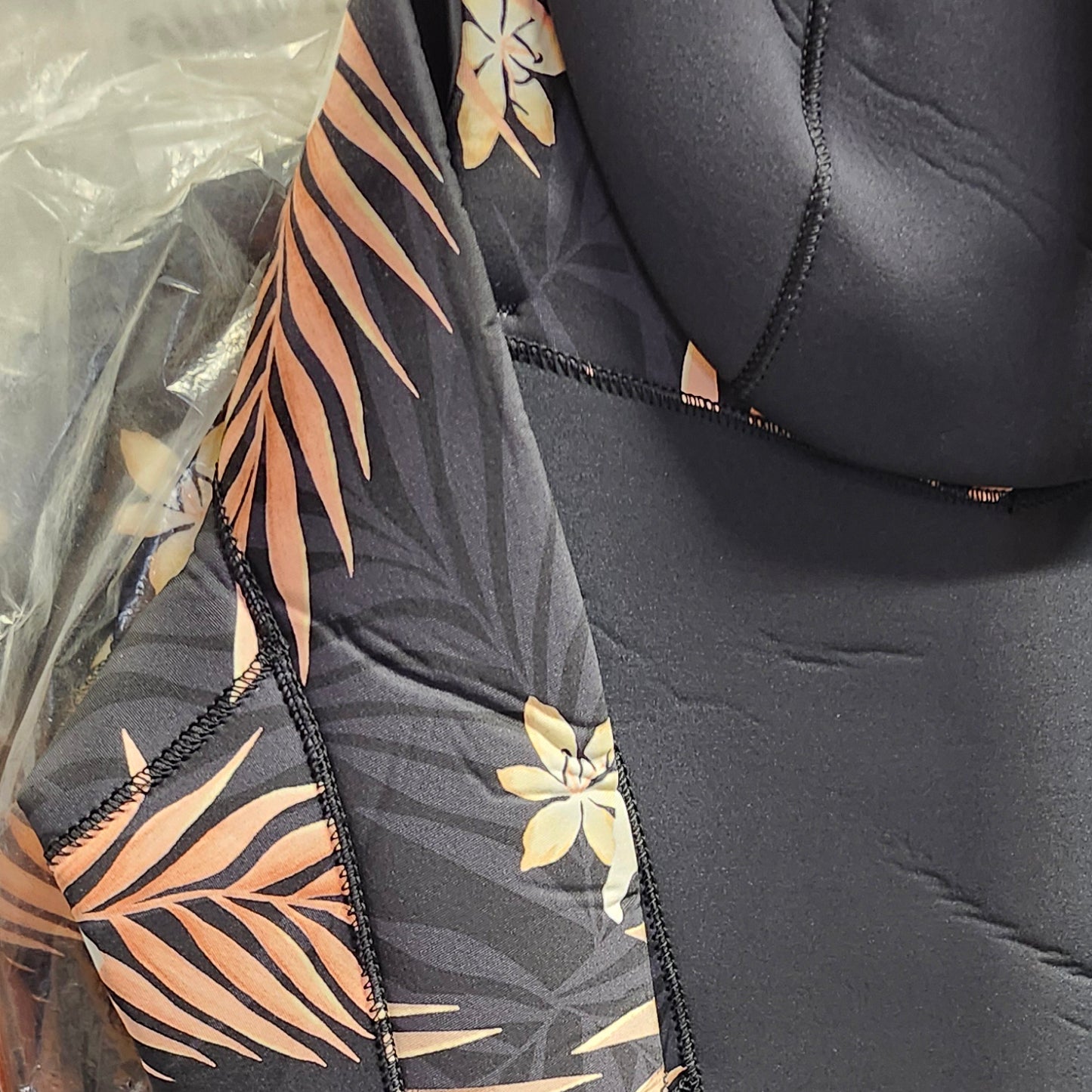 
                  
                    4/3mm Women’s Billabong Salty Daz Hooded BPB
                  
                