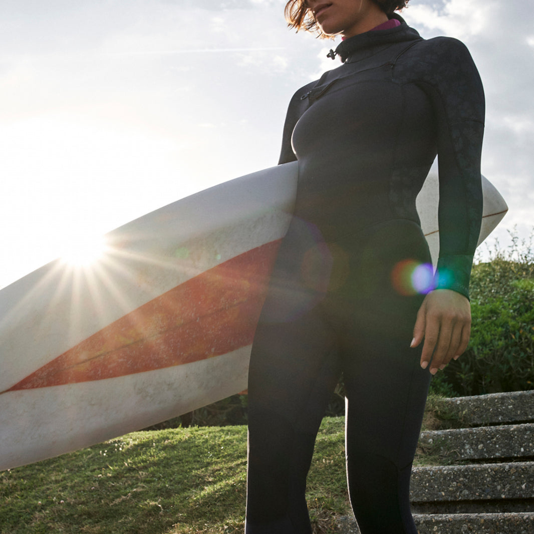 
                  
                    5/4/3mm Roxy Swell Series Hooded Chest-Zip Wetsuit
                  
                