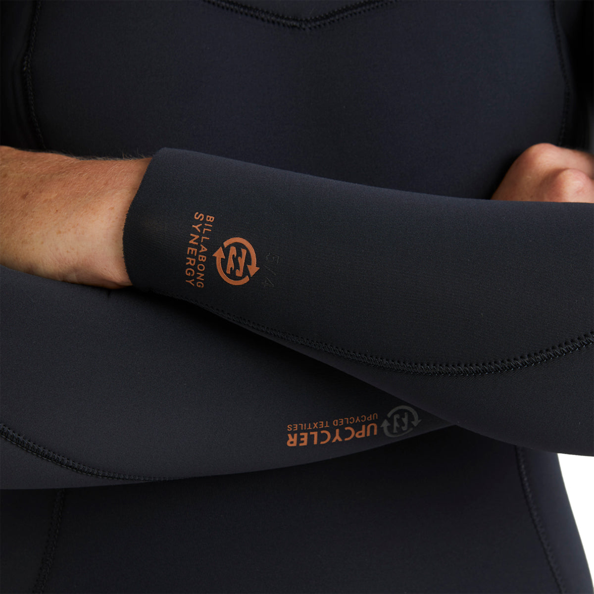 
                  
                    5/4mm Women’s Billabong Synergy Natural Upcycler Hooded Chest Zip Full Wetsuit - White Sleeve Logos
                  
                