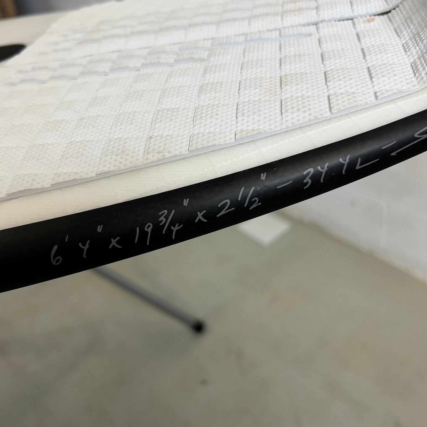 
                  
                    JS Industries - El Baron 6'4 HYFI 3 Futures 5 fin - USED* 🏷️
                  
                