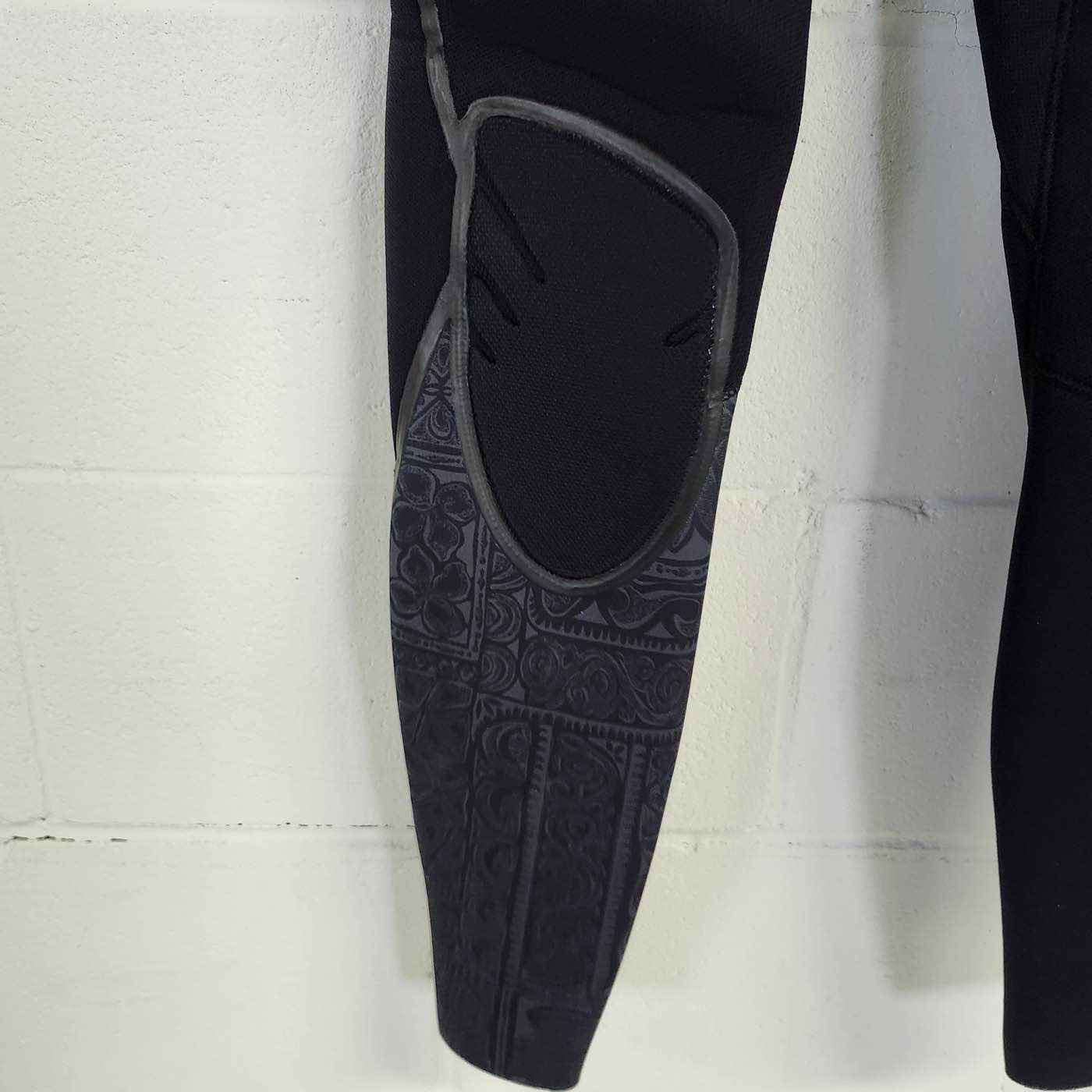 
                  
                    6/5 Women's Billabong Furnace Natural Chest Zip Hooded Wetsuit - Surf Ontario
                  
                
