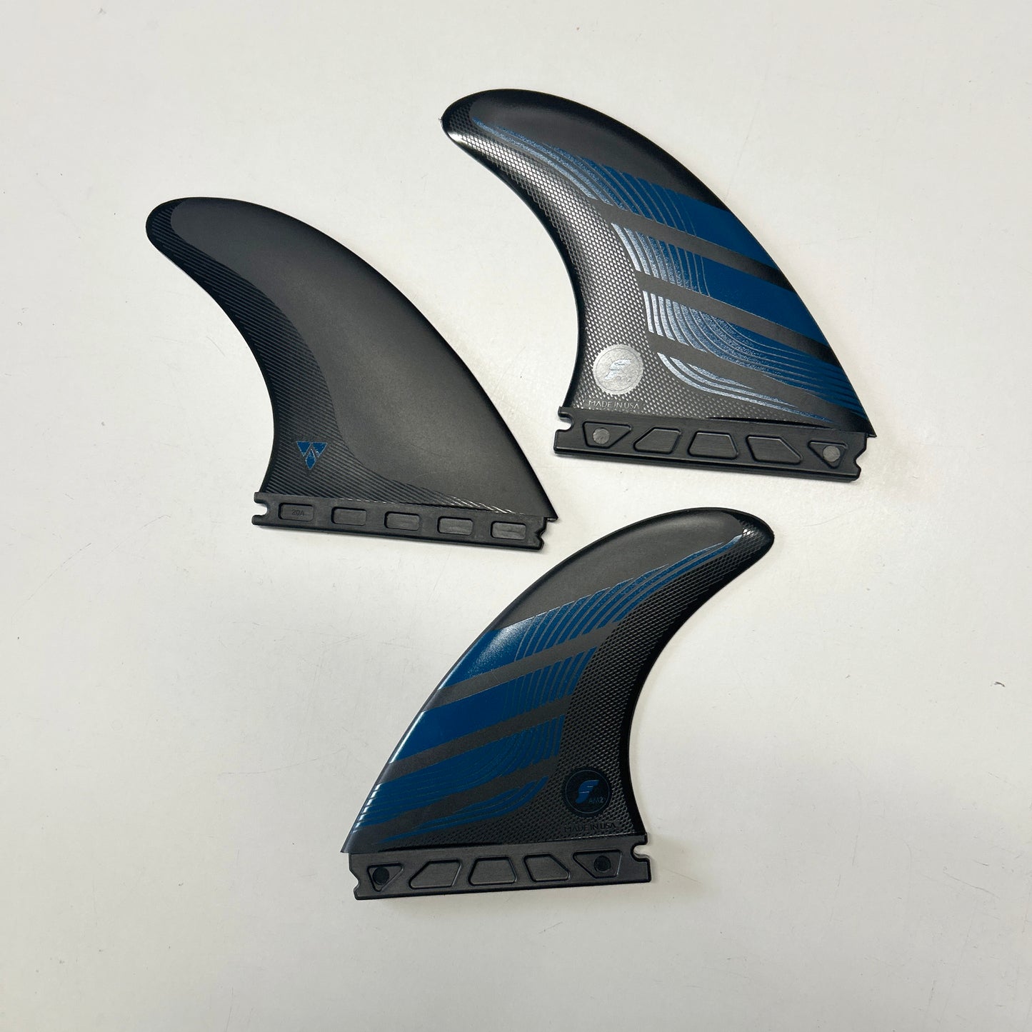 
                  
                    Futures - THRUSTER - AM2 Alpha Series Carbon/Teal Blue - Large
                  
                