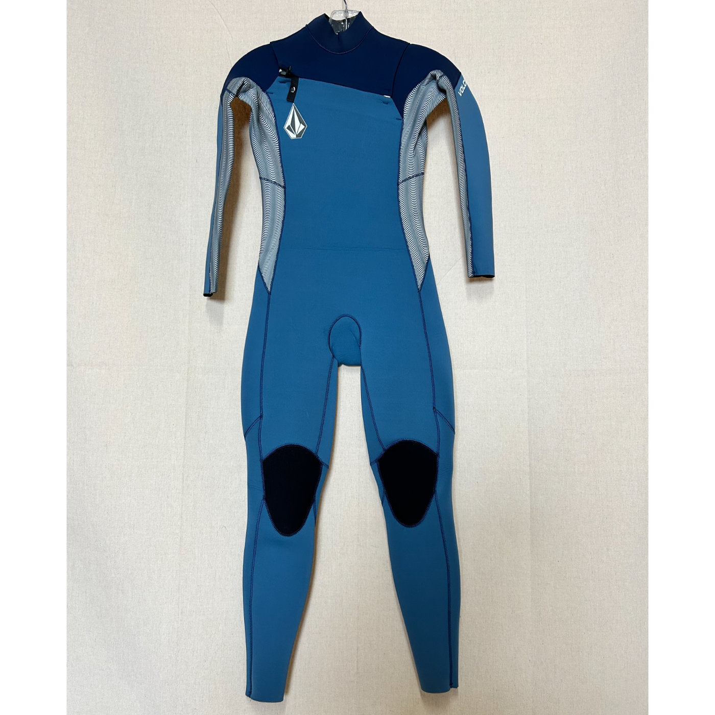 
                  
                    3/2 Boys Volcom Back Zip (Blue)
                  
                
