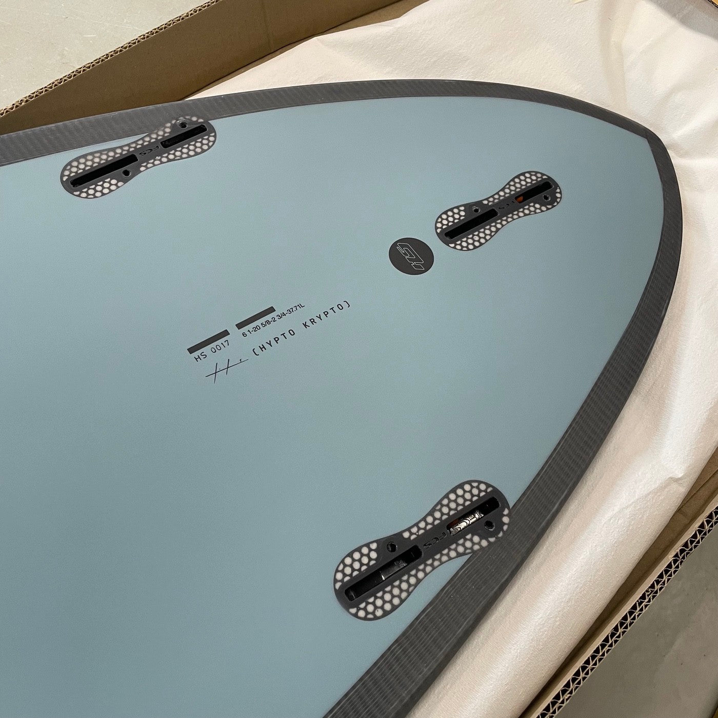 
                  
                    Haydenshapes Hypto Krypto 6'1 FF - FCSII 3 Fins - Zephyr Blue*
                  
                