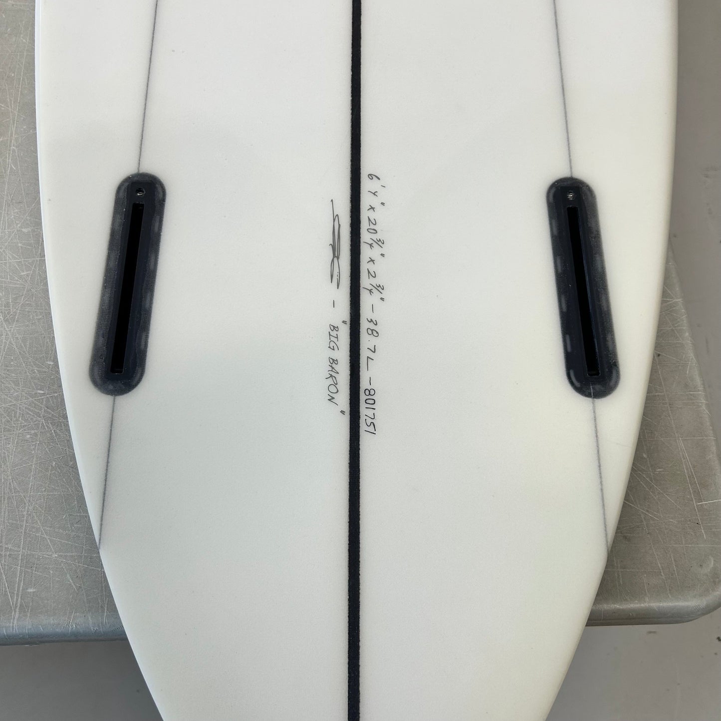
                  
                    JS Industries - Big Baron PE Carbon Fusion 6'4 - Futures - USED* 🏷️
                  
                