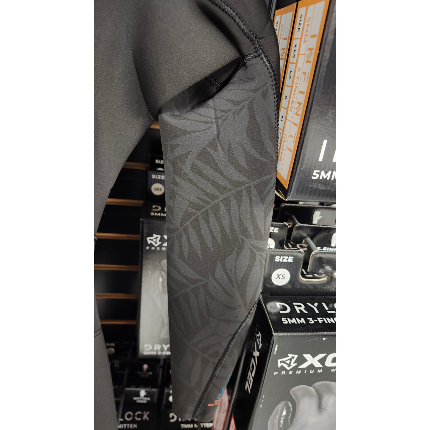 
                  
                    3/2 Women's Billabong Synergy Back Zip FL Fullsuit BPA
                  
                
