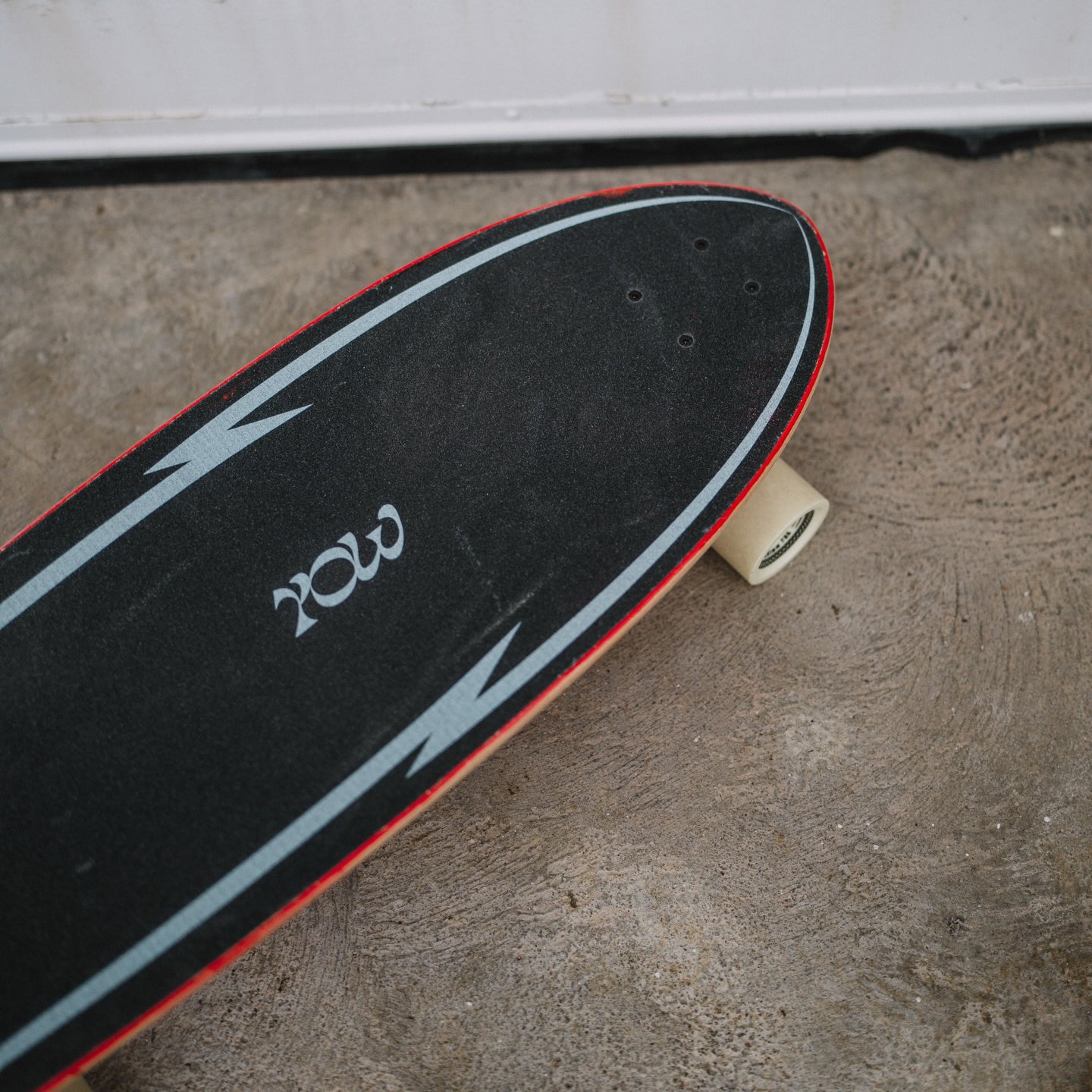 
                  
                    YOW Pipe 32" - Power Surfing Series Surfskate
                  
                