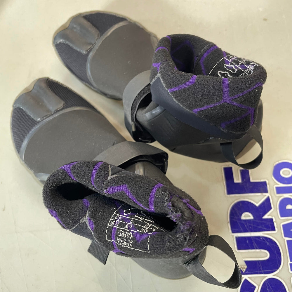 
                  
                    Booties 3mm Billabong Furnace Hidden Split Toe * Used
                  
                