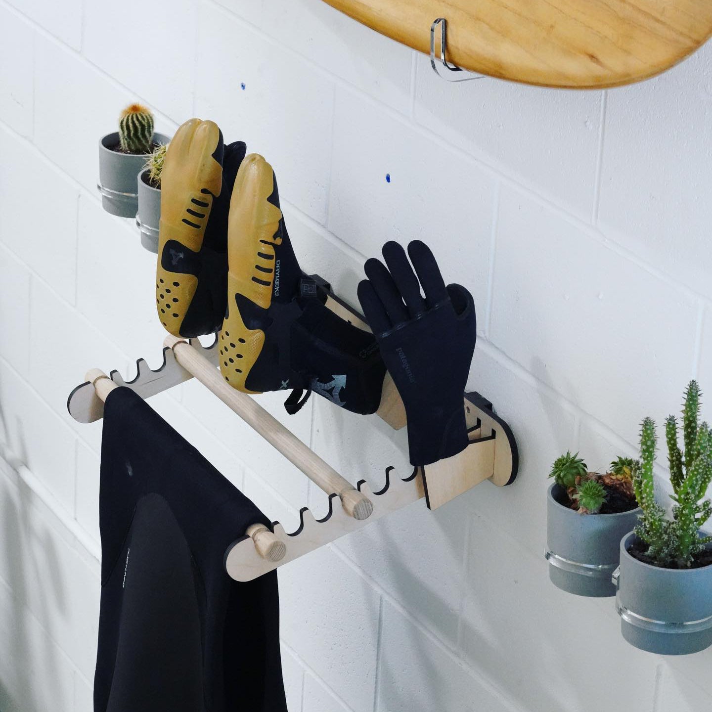 
                  
                    Board racks/hooks - SHEPPS/GNARWALL  Gnarwall Wetsuit Drip-Dry Rack - BIRCH
                  
                