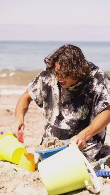 
                  
                    Load and play video in Gallery viewer, Changing Towel - LEUS PONCHO - Original ECO Poncho High Times Plush Cotton Velour - Large **1-2 WEEKS 🚚**
                  
                