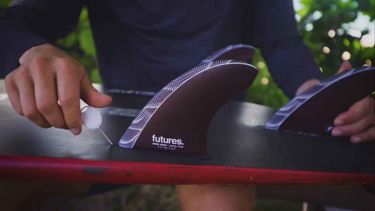 
                  
                    Load and play video in Gallery viewer, Futures - THRUSTER - John John Florence Signature Scimitar (L) Vapor Core - Red
                  
                