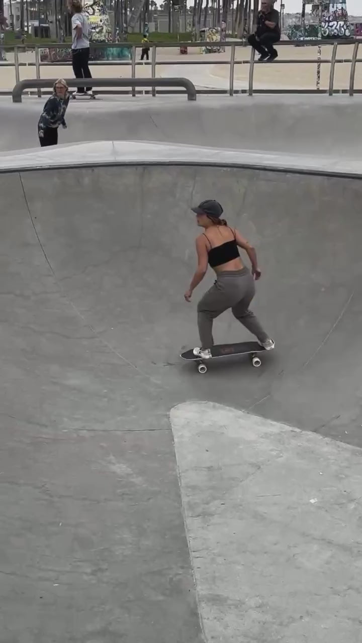 
                  
                    Load and play video in Gallery viewer, YOW Lakey Peak 32&amp;quot; - Power Surfing Series Surfskate ** 1-2 WEEKS  🚚**
                  
                