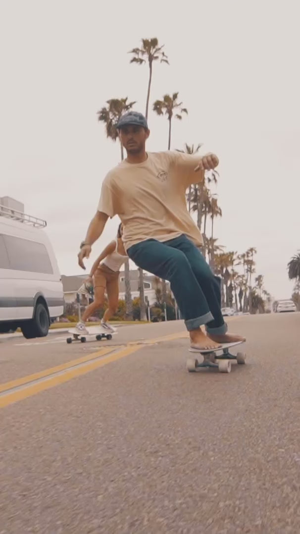 
                  
                    Load and play video in Gallery viewer, Carver - 27.5&amp;quot;  Bing Puck Surfskate Complete CX
                  
                