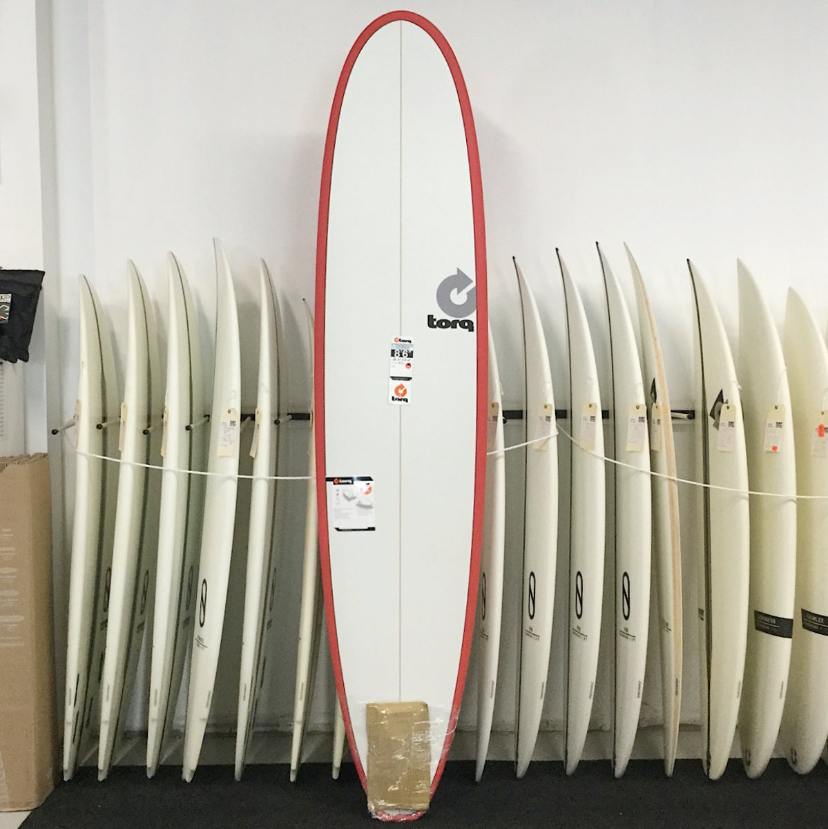 
                  
                    Torq LONGBOARD 8’6 Pinline - Red rails and white deck
                  
                