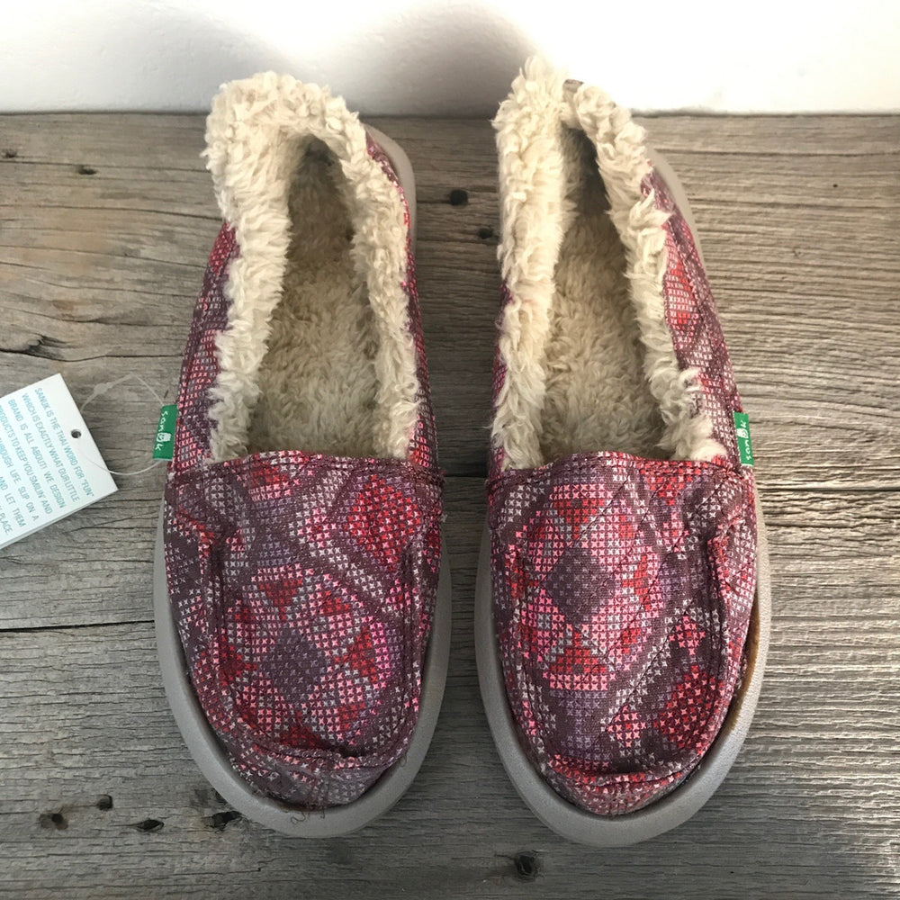 Womens Sanuks I CAN'T QUILT YOU pink textile - fuzz shoes – Surf Ontario