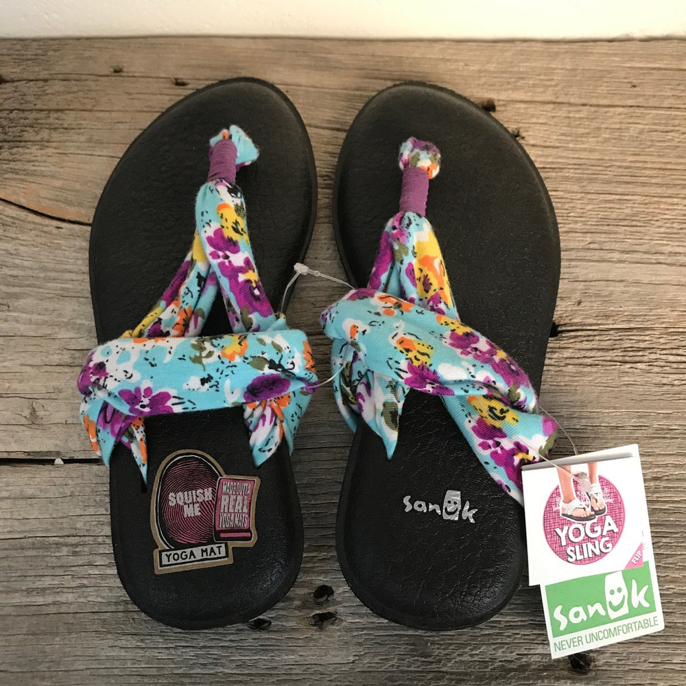 Girls Sanuks YOGA SLING white purple pattern slops Surf Ontario