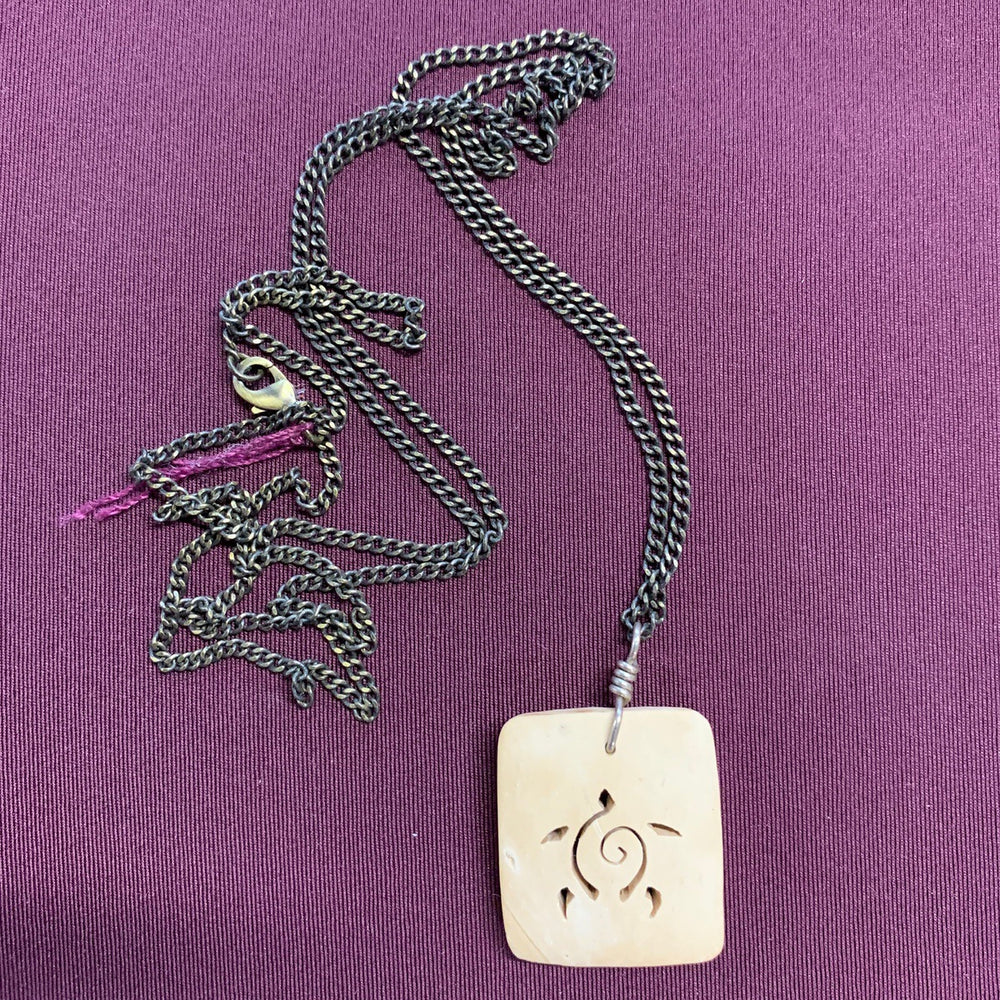 
                  
                    Jewellery - One Heart - Necklace - Coconut pendant
                  
                